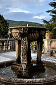 Tivoli, villa d'Este, fontana del tripode. 